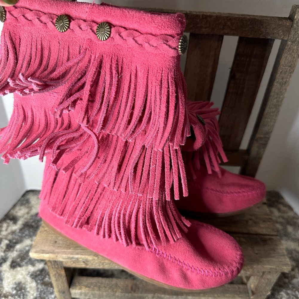 Pink Minnetonka fringe boots